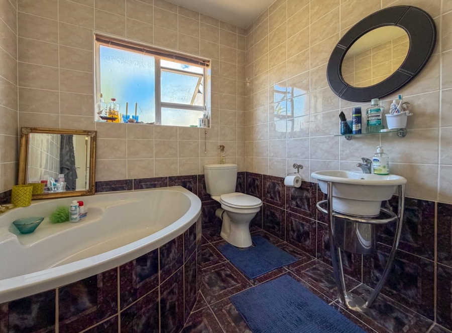 3 Bedroom Property for Sale in Country Club Western Cape